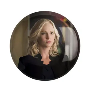 مگنت کارولاین فوربز خاطرات یک خون آشام  The Vampire Diaries