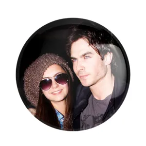 مگنت دیمون و الینا خاطرات یک خون آشام  The Vampire Diaries