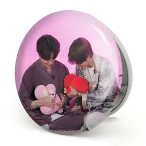 آینه تاشو تهیونگ و جونگ کوک ویکوک گروه بی تی اس BTS
