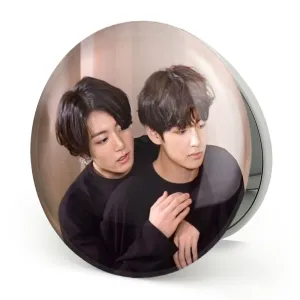 آینه تاشو تهیونگ و جونگ کوک ویکوک گروه بی تی اس BTS