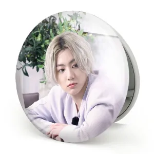 آینه تاشو جونگ کوک Jung Kook گروه بی تی اس BTS