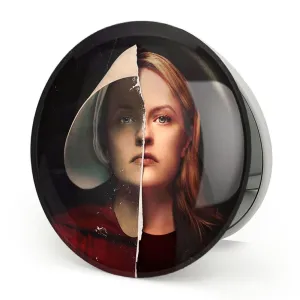 آینه تاشو سریال سرگذشت یک ندیمه The Handmaid's Tale
