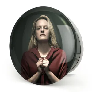 آینه تاشو سریال سرگذشت یک ندیمه The Handmaid's Tale