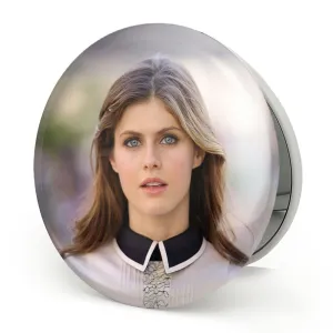 آینه تاشو الکساندرا داداریو Alexandra Daddario