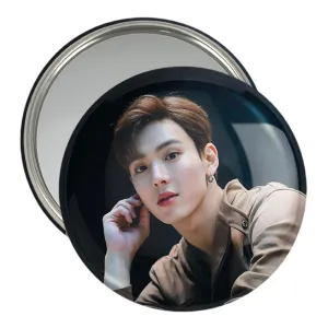 آینه جیبی شونو گروه مانستا اکس MONSTA X