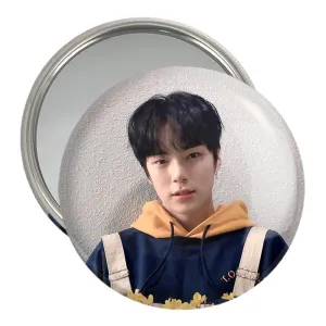 آینه جیبی مینهیوک گروه مانستا اکس MONSTA X