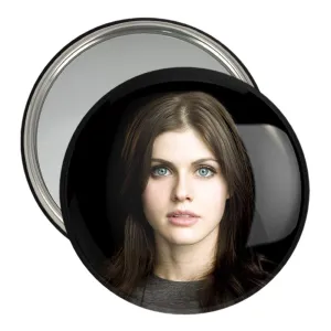 آینه جیبی الکساندرا داداریو Alexandra Daddario