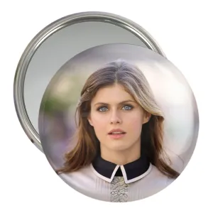 آینه جیبی الکساندرا داداریو Alexandra Daddario