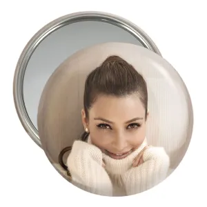 آینه جیبی کیم کارداشیان Kim Kardashian