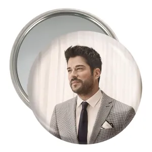 آینه جیبی بوراک اوزچیویت