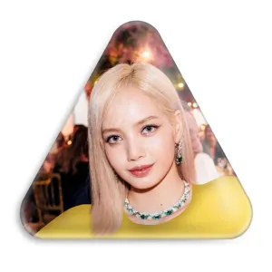 پیکسل مثلثی لیسا گروه بلک پینک Black Pink