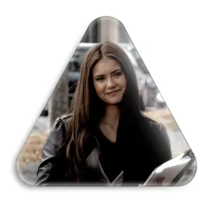 پیکسل مثلثی الینا گیلبرت خاطرات یک خون آشام The Vampire Diaries