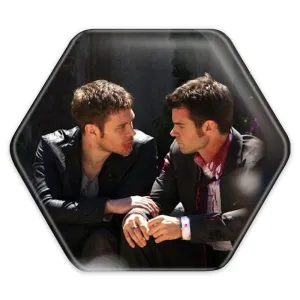 پیکسل شش ضلعی الایژا و کلاوس مایکلسون اصیل ها The Originals