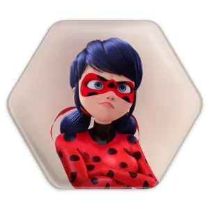 پیکسل شش ضلعی دختر کفشدوزکی