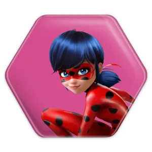 پیکسل شش ضلعی دختر کفشدوزکی