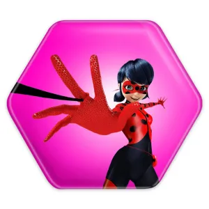 پیکسل شش ضلعی دختر کفشدوزکی