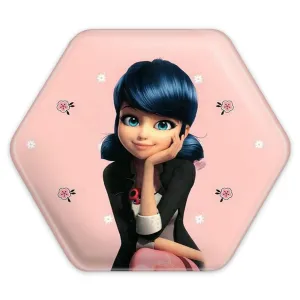 پیکسل شش ضلعی دختر کفشدوزکی