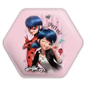 پیکسل شش ضلعی دختر کفشدوزکی