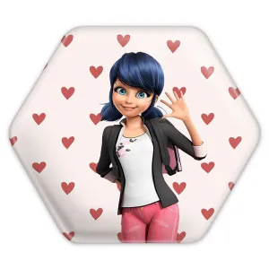 پیکسل شش ضلعی دختر کفشدوزکی