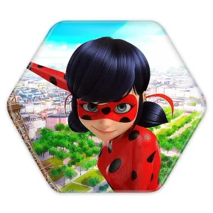 پیکسل شش ضلعی دختر کفشدوزکی