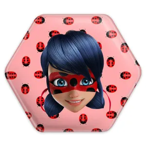 پیکسل شش ضلعی دختر کفشدوزکی