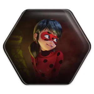 پیکسل شش ضلعی دختر کفشدوزکی