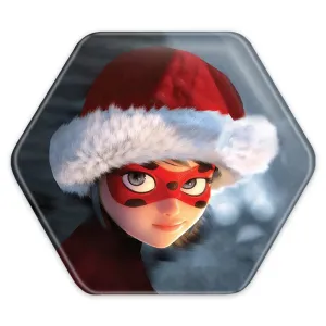 پیکسل شش ضلعی دختر کفشدوزکی