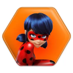 پیکسل شش ضلعی دختر کفشدوزکی