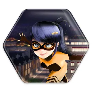 پیکسل شش ضلعی دختر کفشدوزکی