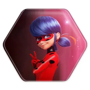 پیکسل شش ضلعی دختر کفشدوزکی