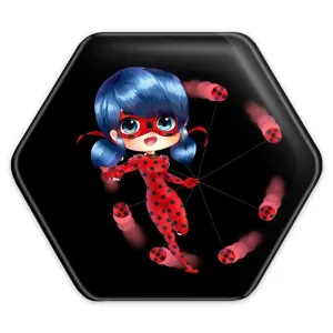 پیکسل شش ضلعی دختر کفشدوزکی