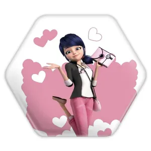 پیکسل شش ضلعی دختر کفشدوزکی