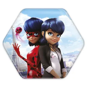 پیکسل شش ضلعی دختر کفشدوزکی