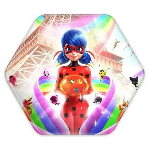 پیکسل شش ضلعی دختر کفشدوزکی