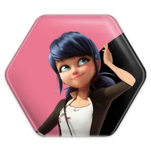 پیکسل شش ضلعی دختر کفشدوزکی