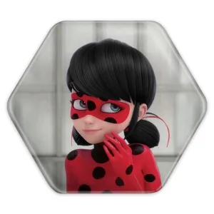 پیکسل شش ضلعی دختر کفشدوزکی