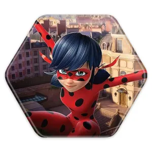 پیکسل شش ضلعی دختر کفشدوزکی