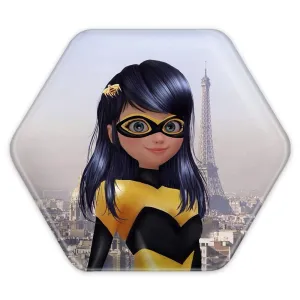 پیکسل شش ضلعی دختر کفشدوزکی