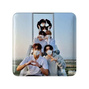 پیکسل مربعی گروه مانستا اکس Monsta X
