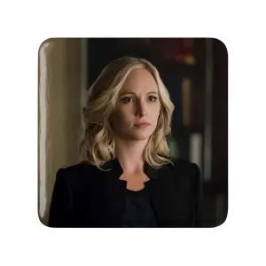 پیکسل مربعی کارولاین فوربز خاطرات یک خون آشام  The Vampire Diaries