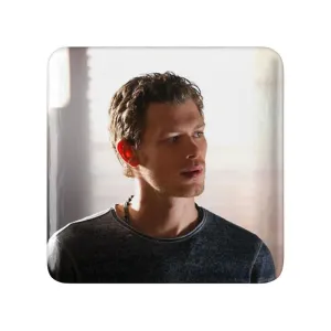 پیکسل مربعی کلاوس مایکلسون خاطرات یک خون آشام  The Vampire Diaries