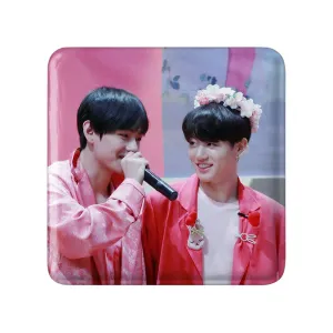 مگنت مربعی تهیونگ و جونگ کوک ویکوک گروه بی تی اس BTS