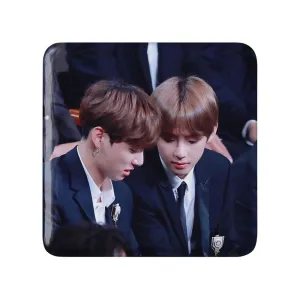 مگنت مربعی تهیونگ و جونگ کوک ویکوک گروه بی تی اس BTS