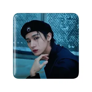 مگنت مربعی آی ام گروه مانستا اکس MONSTA X