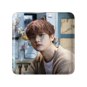 مگنت مربعی آی ام گروه مانستا اکس MONSTA X