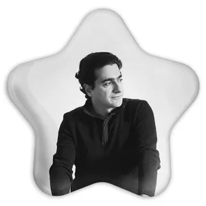 پیکسل ستاره ای همایون شجریان