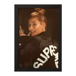 تابلو هیلی بیبر (Hailey Bieber)