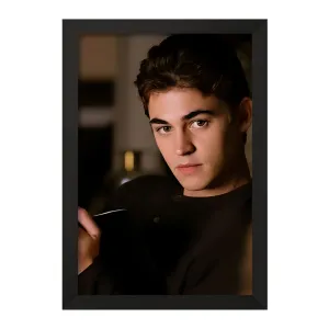 تابلو هرو فاینز تیفین (Hero Fiennes Tiffin)