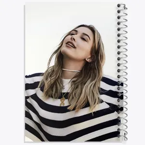 دفتر هیلی بیبر (Hailey Bieber)