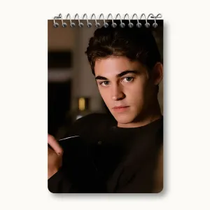 دفتر یادداشت هرو فاینز تیفین (Hero Fiennes Tiffin)